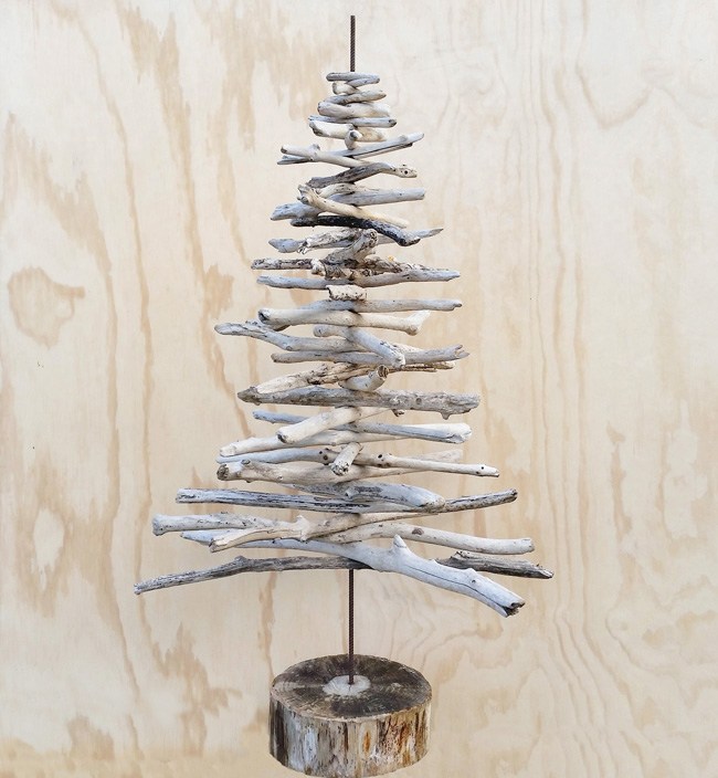 http://diytotry.com/wp-content/uploads/2015/11/Driftwood-Christmas-Tree.jpg