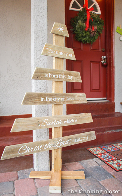 15 Amazing DIY Pallet Christmas Tree Ideas