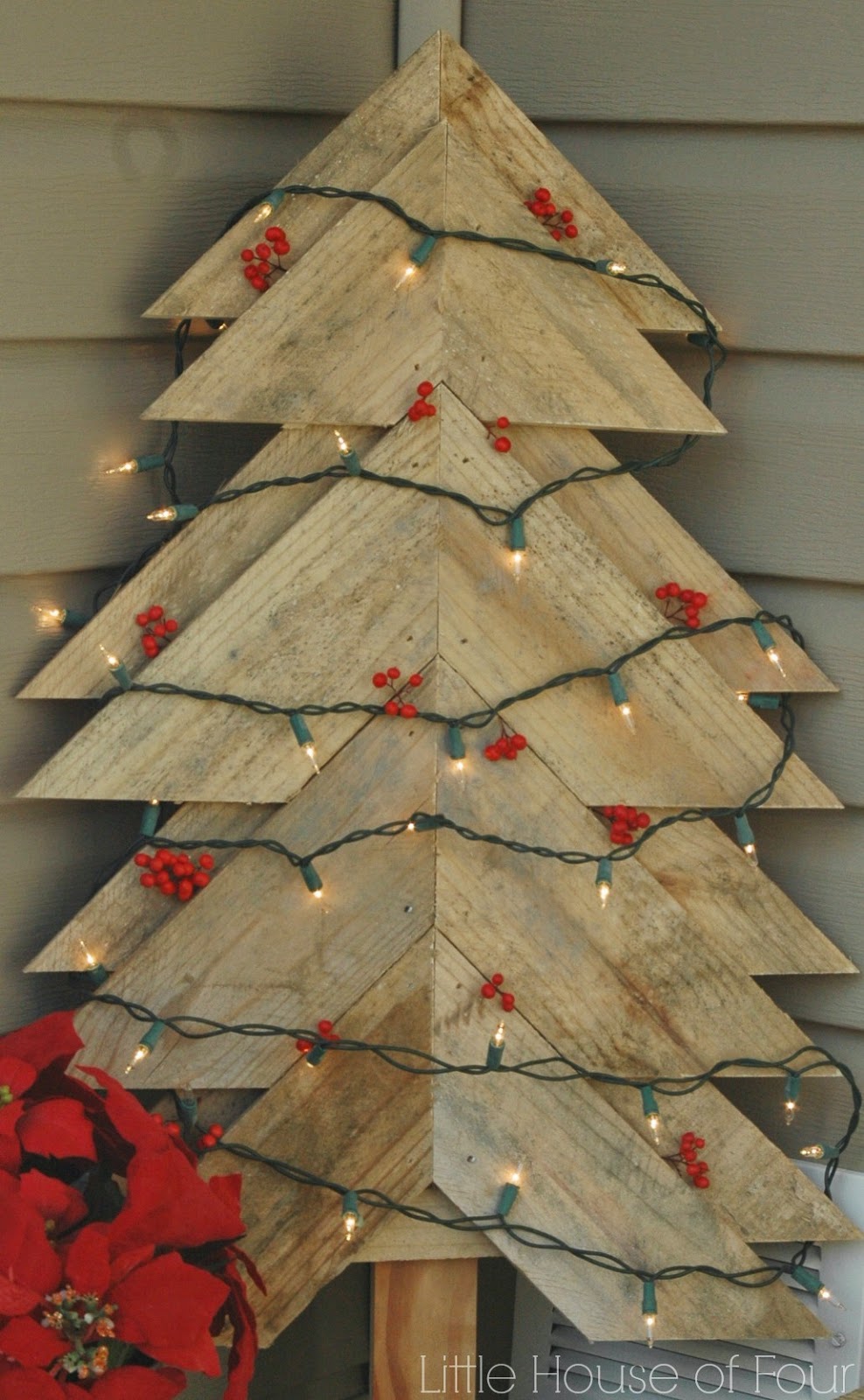 15 Amazing DIY Pallet Christmas Tree Ideas