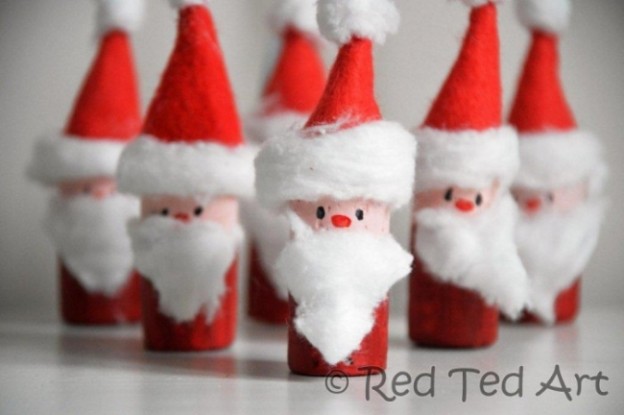 25 Christmas Decorations Made with Recycled Materials
