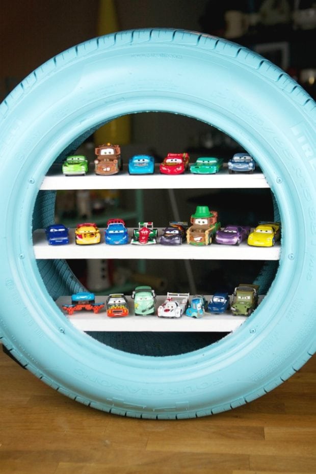 Tire display shelf