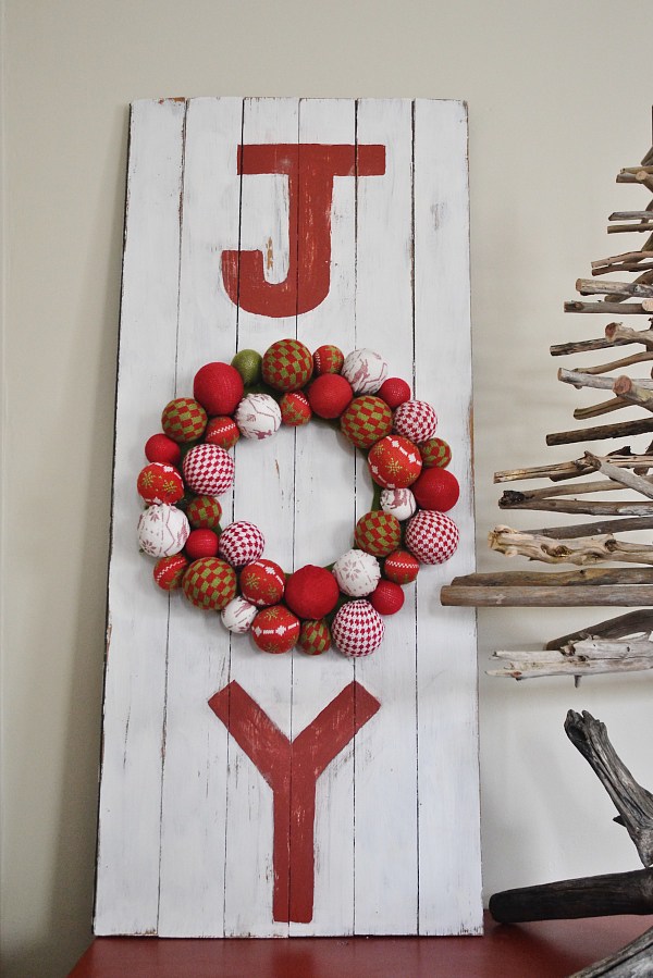 A Joy sign where the “O” is a wreath