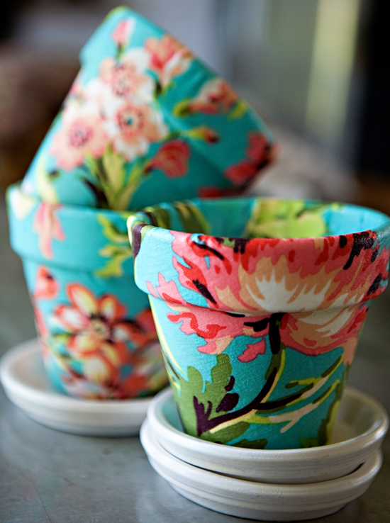 Cover the Flower Pots with Fabric