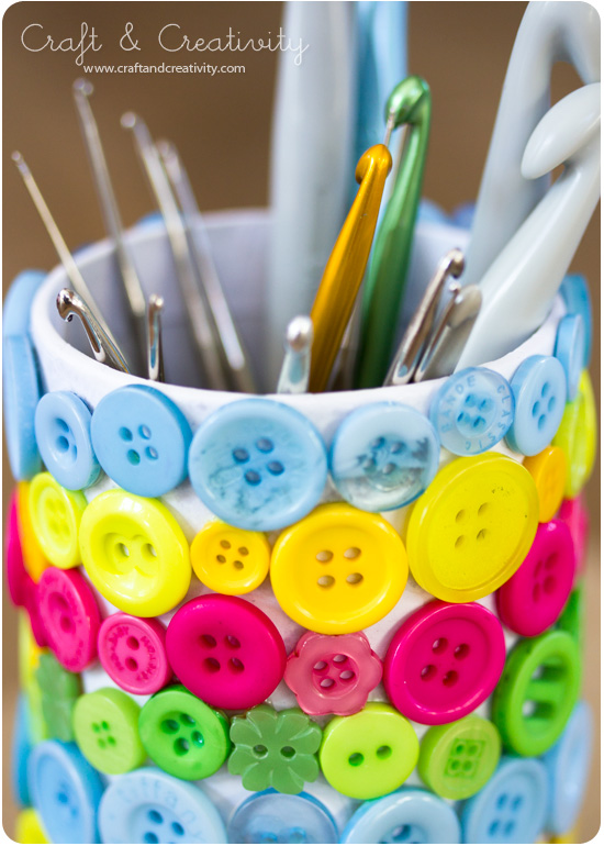 Decorate a pen holder with buttons