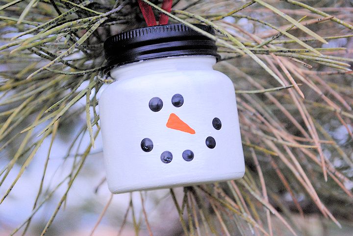 Little Snowman Ornaments from Baby Food Jars