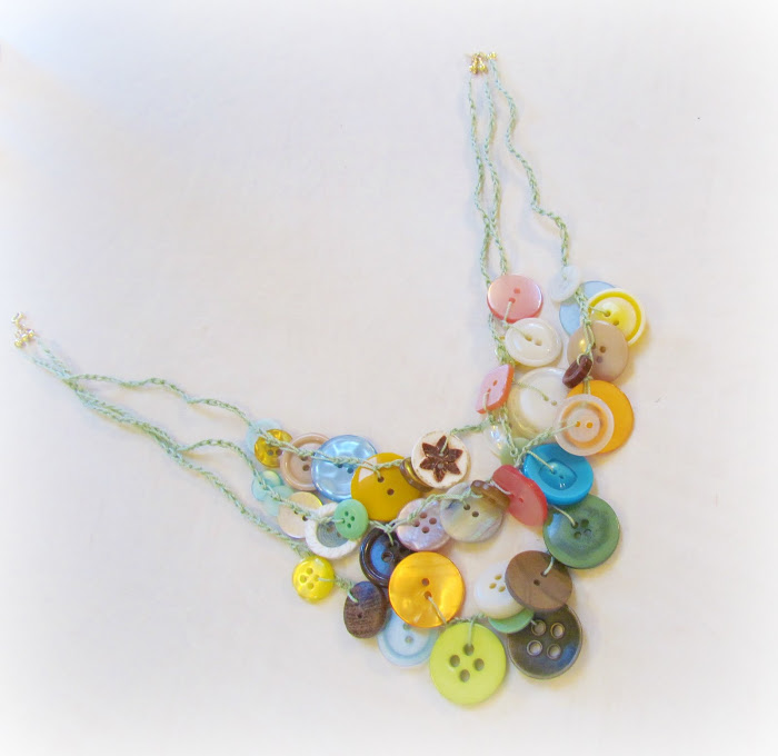 Make This Button Necklace Using Buttons