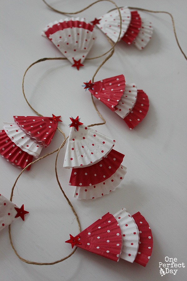 Make a Christmas Garland using Cupcake Cases