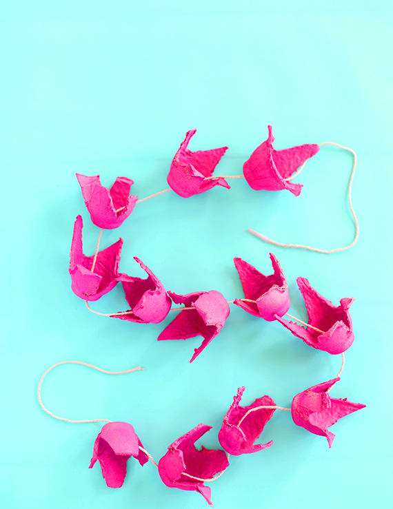 Make a beautiful flower garland with egg cartons and spray paint