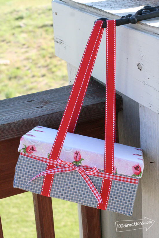 Make a cute shoebox picnic basket
