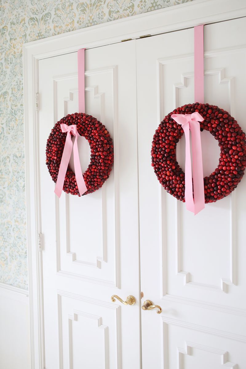 Make fun wreaths with real cranberries