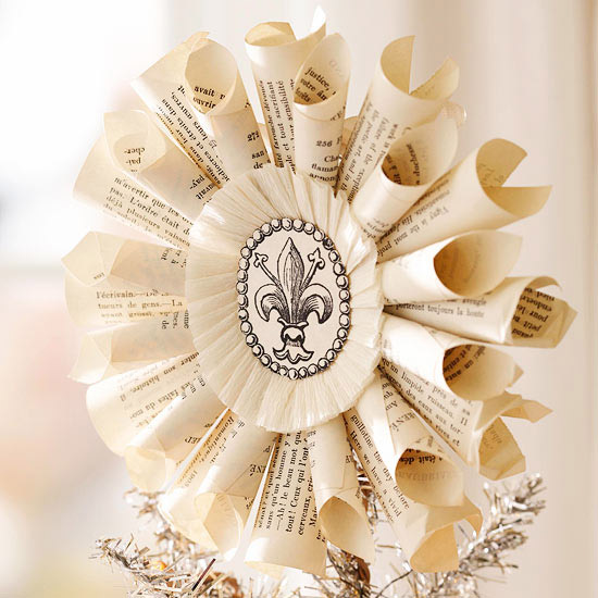 Paper Fleur-De-Lis Medallion