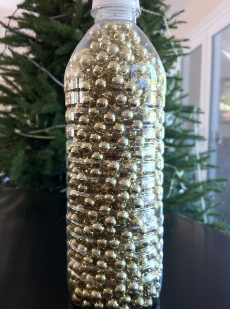 Put beaded garlands in a water bottle