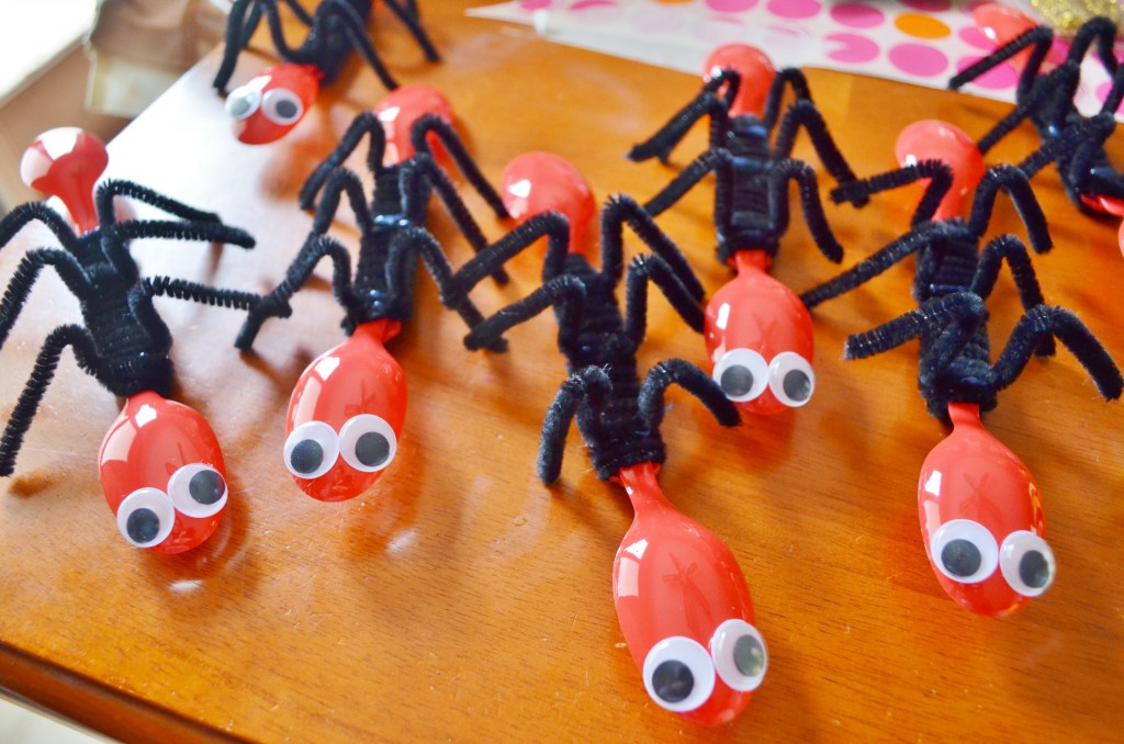 Fun “Ant Spoons” Bug Craft