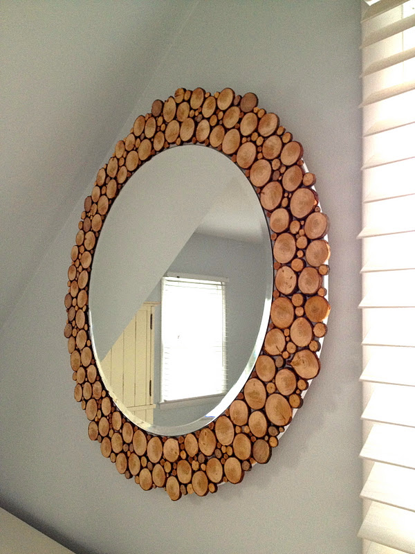 Make a circular mirror with wood slices all around