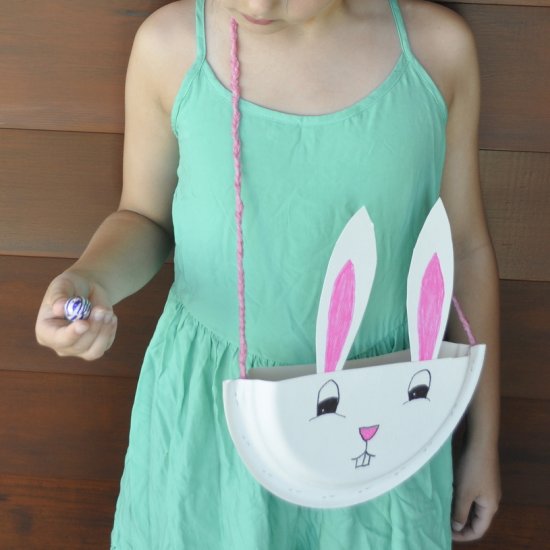 Make a sweet bag for Easter hunts out of paper plates