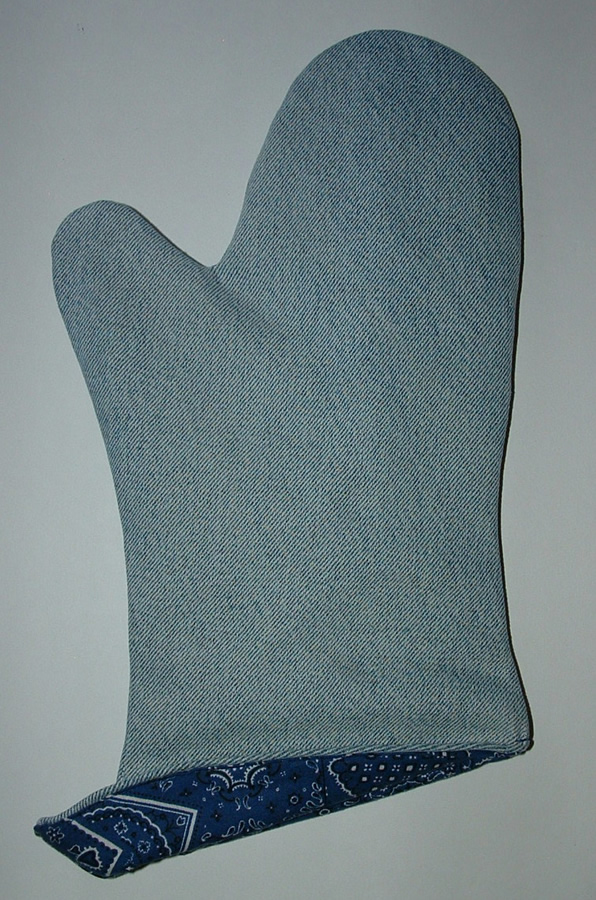 Recycle your old jeans into new oven mitt
