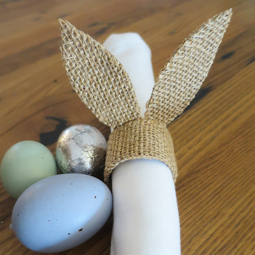 Turn empty toilet paper tubes and a little burlap into these cute bunny ear napkin rings