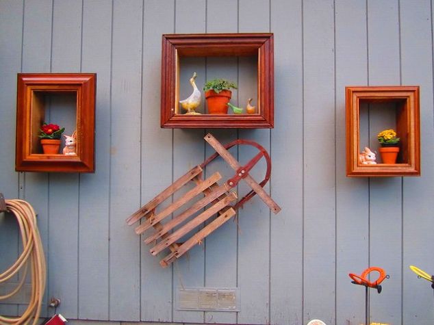 Turn old picture frames into wall plant hangers