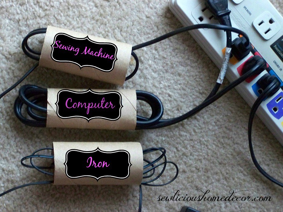 Use toilet paper rolls to easily organise power cords