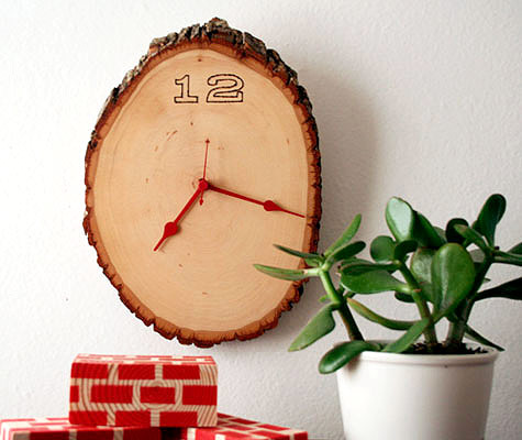create a wood slice clock