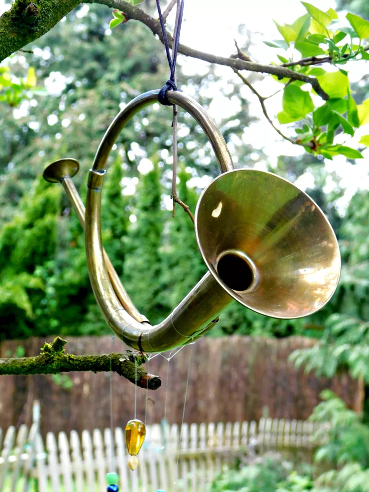 Transform a Thrift-Store Horn into an Eye-Catching Wind Chime