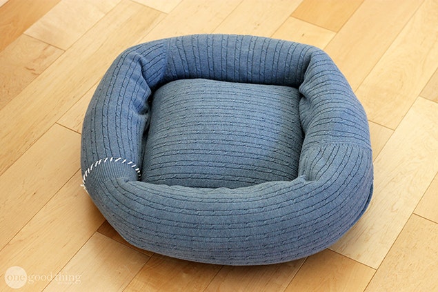 Old Sweater Pet Bed