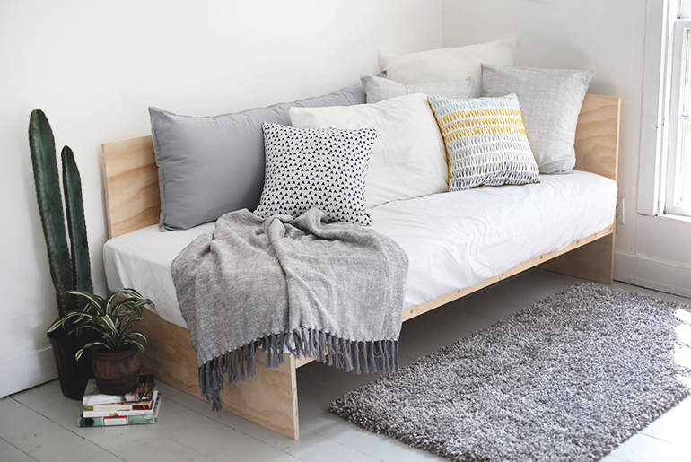 PLYWOOD DAYBED